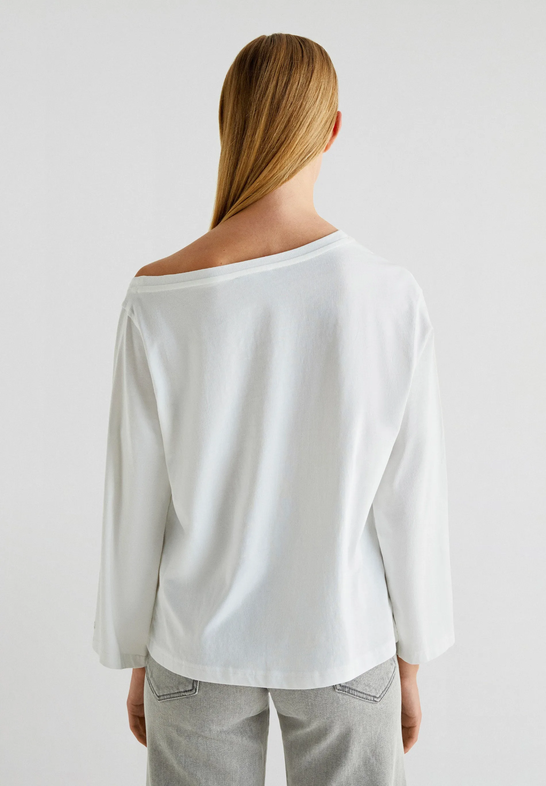 ASYMMETRIC NECKLINE T-SHIRT