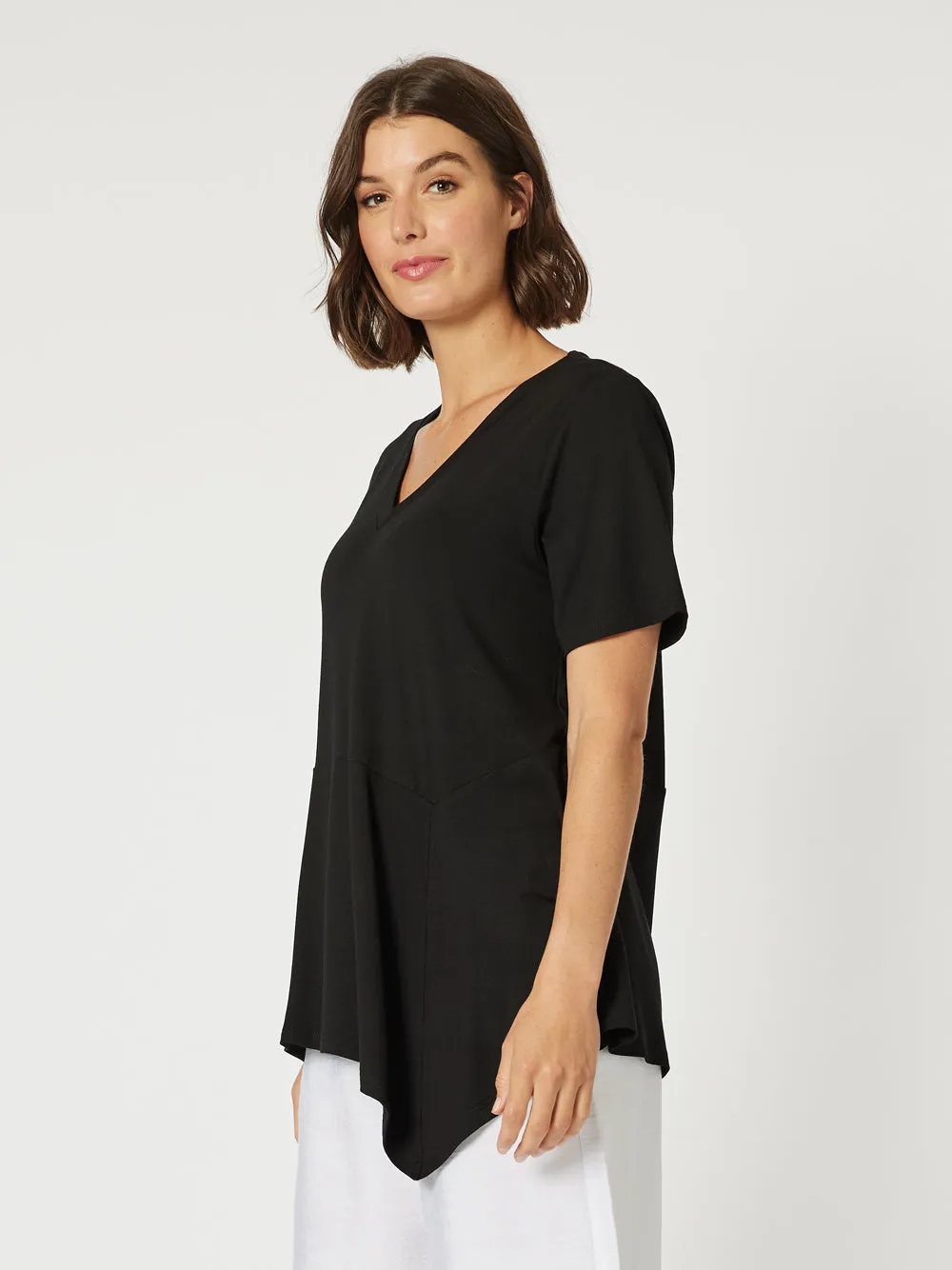 Travellers Angle Hem - T-shirt - Black