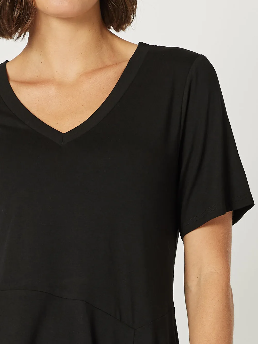 Travellers Angle Hem - T-shirt - Black